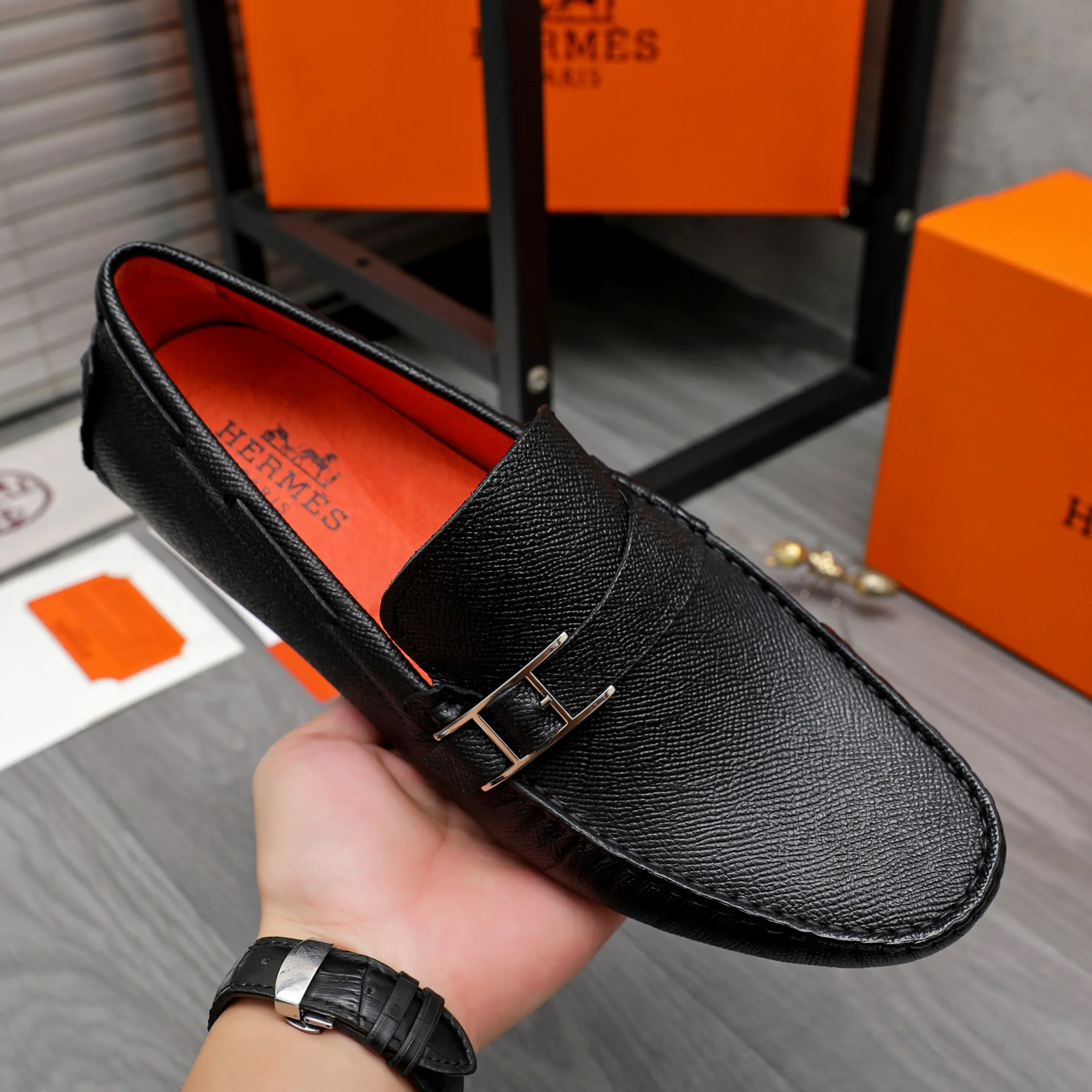 Men's shoes 💰400 Product trademark: HERMES "Hermès" casual slip-on shoes Regular size: 38-44 (45 is custom-made and non-returnable) Product materials: Selected pebbled cowhide upper, pigskin lining, non-slip bean outsole
